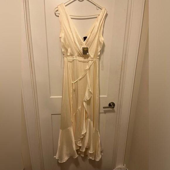 Taylor Dresses & Skirts - NWT TAYLOR CHIFFON MIDI RUFFLED DRESS